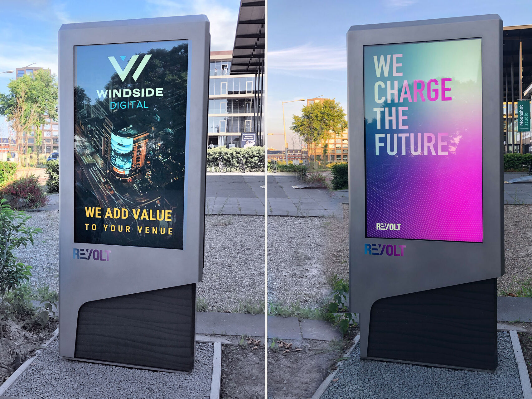 Windside dooh digital-out-of-home Revolt laadpaal